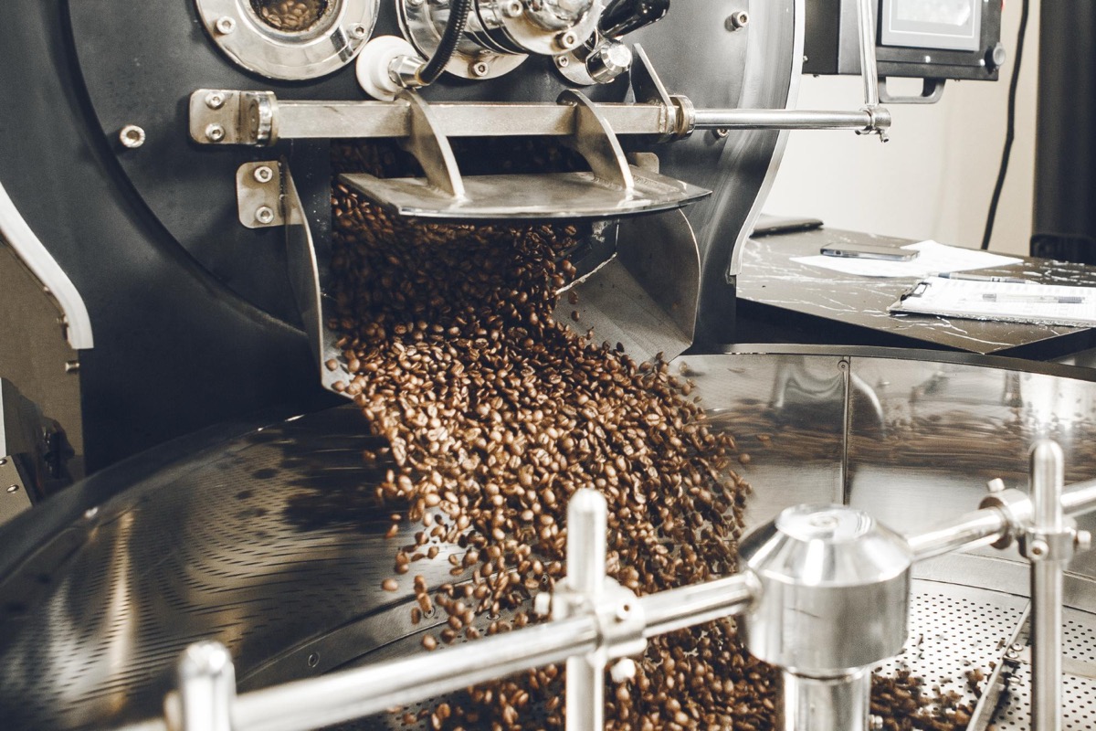 Drum roaster handling anaerobic and carbonic maceration coffee beans