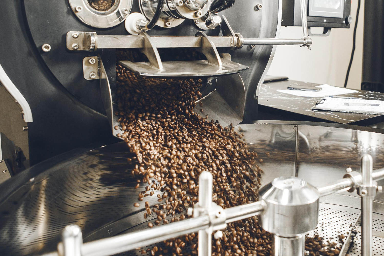 Drum roaster handling anaerobic and carbonic maceration coffee beans