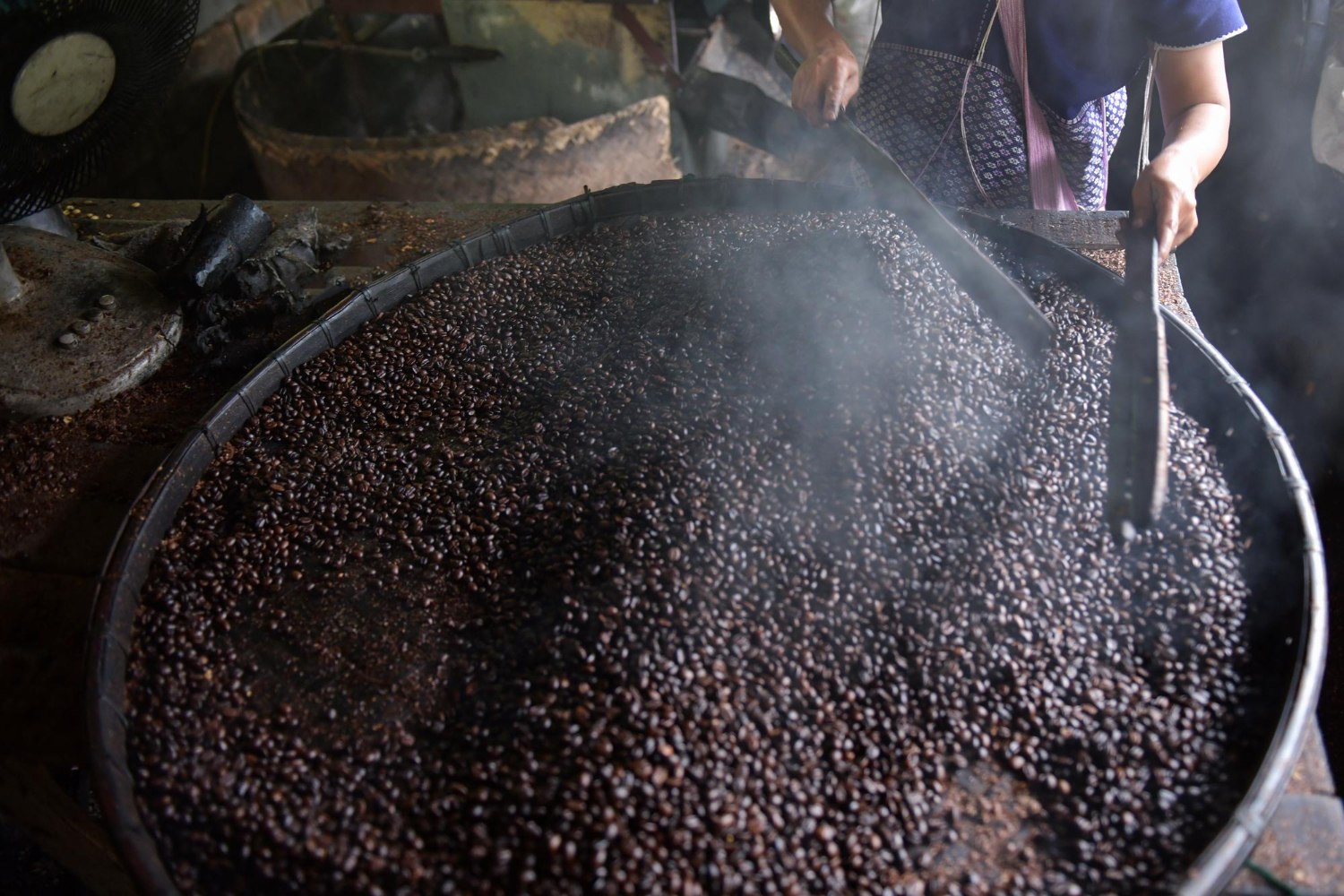 Coffee flavor wheel showing fruity, floral, nutty, and chocolaty categories